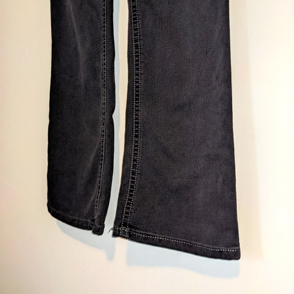 Code Bleu Low Rise Boot Cut Buttoned Jeans - Picture 7 of 7